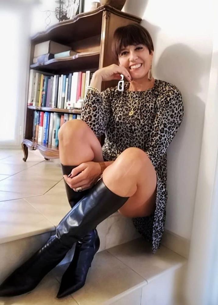 25P Milfs &amp; Gilfs wearing boots no.41