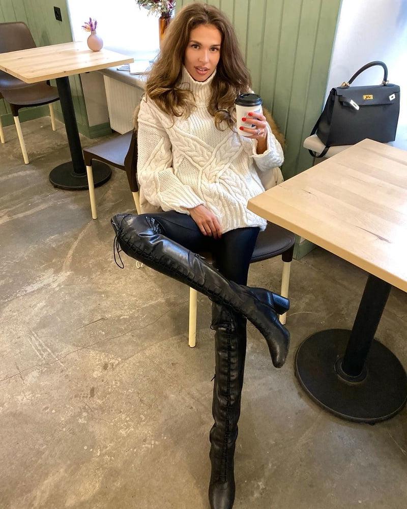 25P Milfs &amp; Gilfs wearing boots no.41