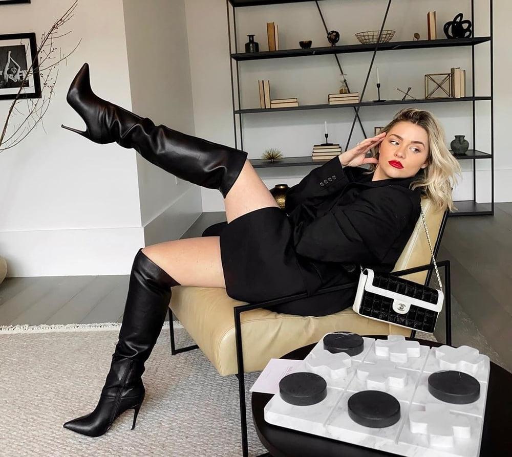 25P Milfs &amp; Gilfs wearing boots no.41