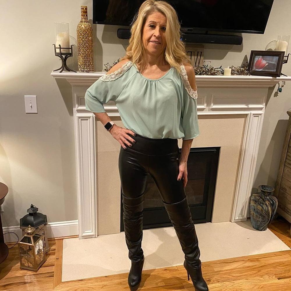 25P Milfs &amp; Gilfs wearing boots no.41