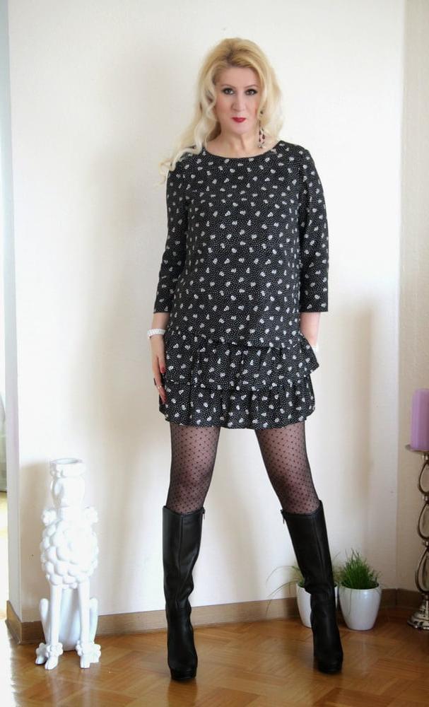 25P Milfs &amp; Gilfs wearing boots no.39