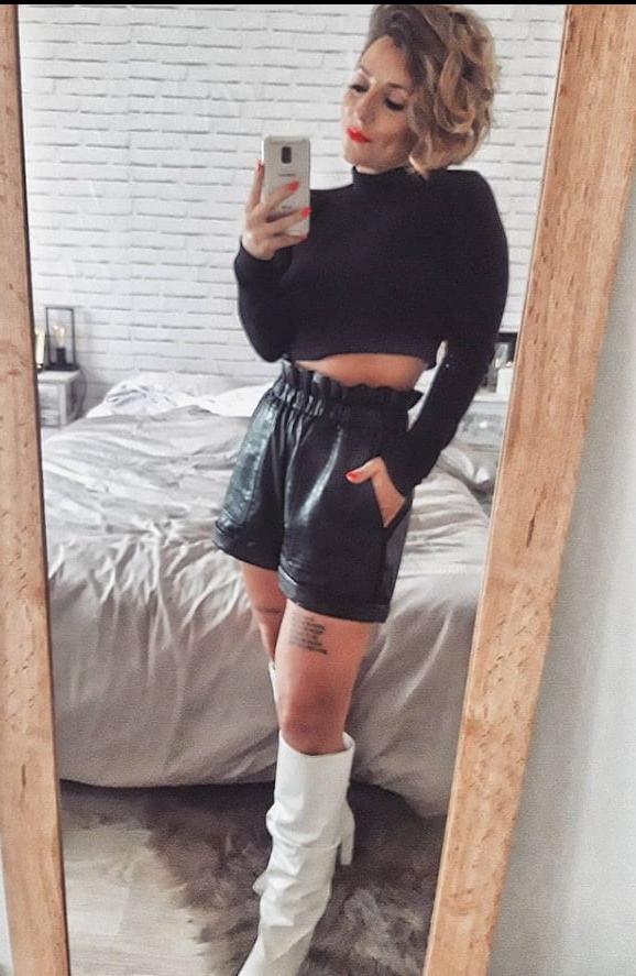 25P Milfs &amp; Gilfs wearing boots no.39