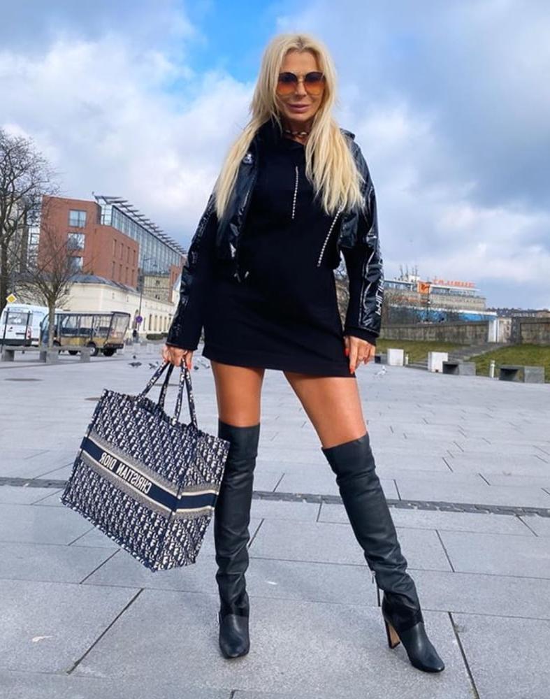 25P Milfs &amp; Gilfs wearing boots no.39