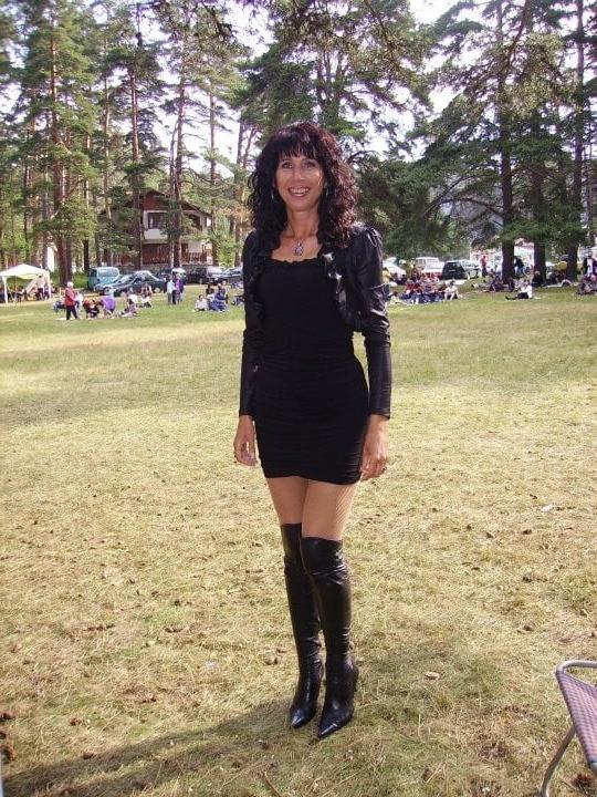 25P Milfs &amp; Gilfs wearing boots no.44