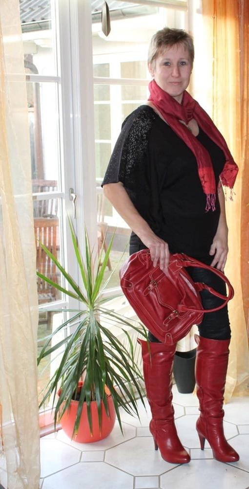 25P Milfs &amp; Gilfs wearing boots no.44