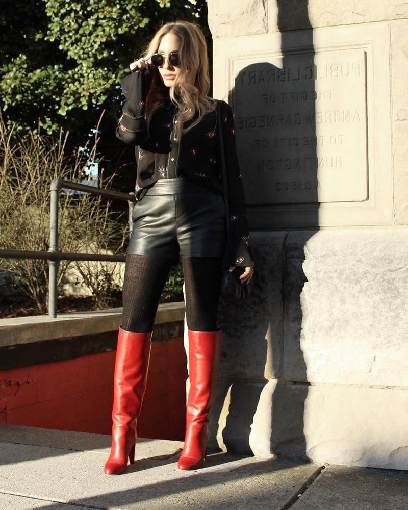 25P Milfs &amp; Gilfs wearing boots no.44