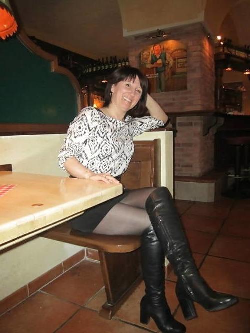 25P Milfs &amp; Gilfs wearing boots no.44