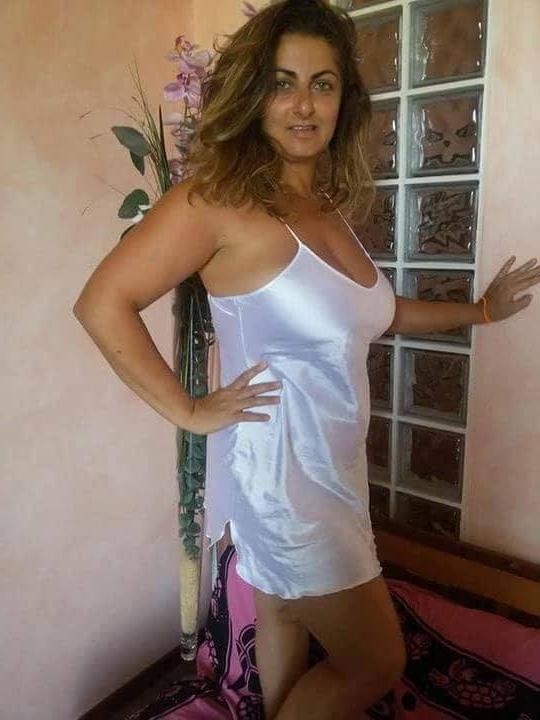 25P mature slut wife