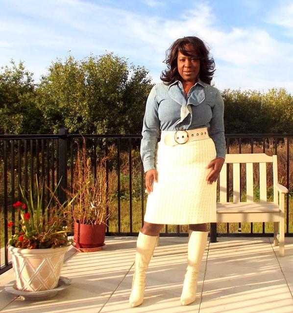 25P Ebony Goddess wearing Boots no.2