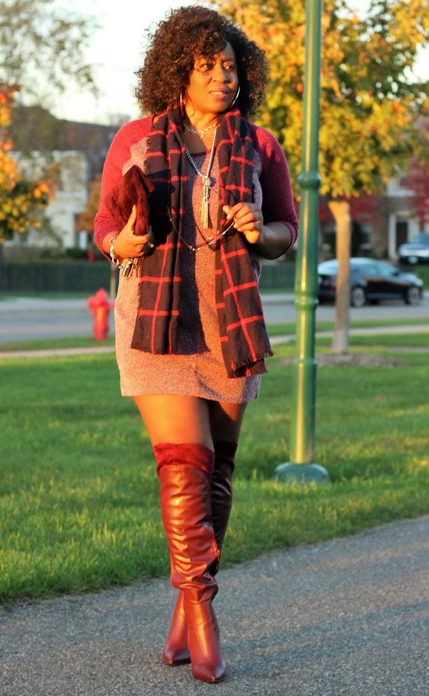 25P Ebony Goddess wearing Boots no.2