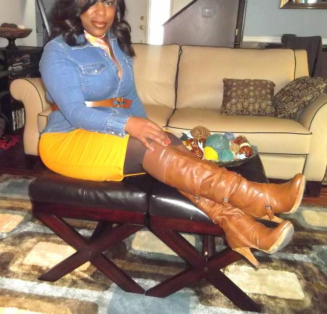 25P Ebony Goddess wearing Boots no.2