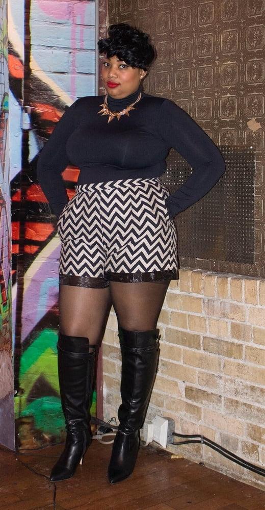 25P Ebony Goddess wearing Boots no.2