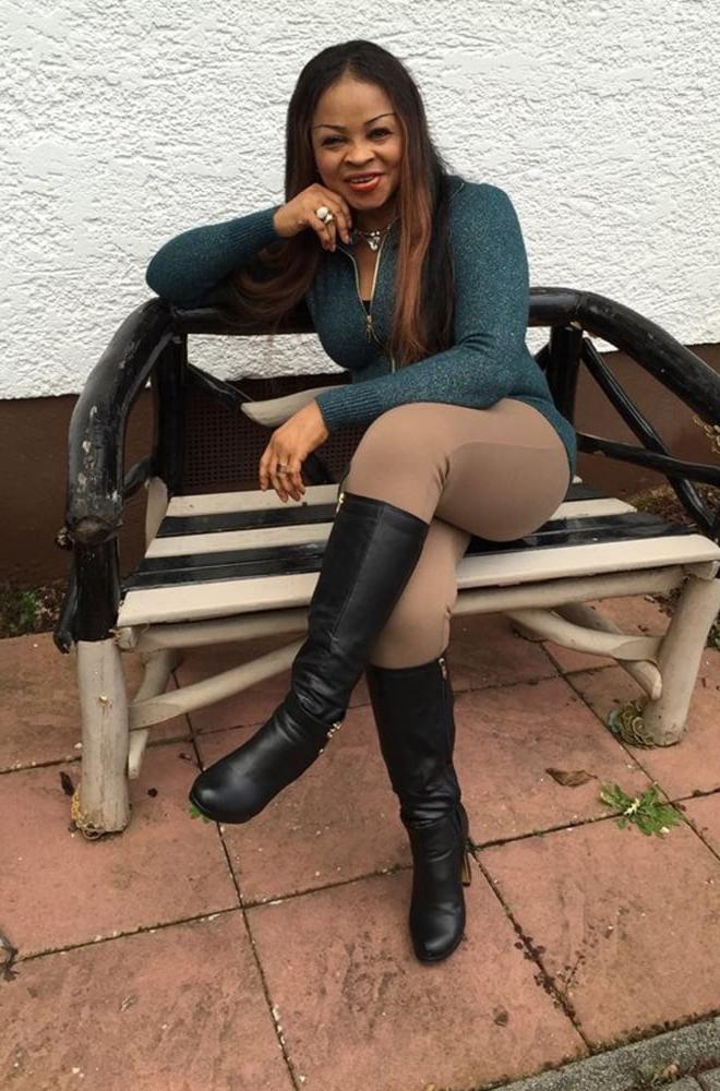 25P Ebony Goddess wearing Boots no.2