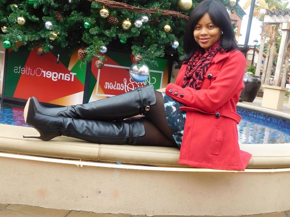 25P Ebony Goddess wearing Boots no.2