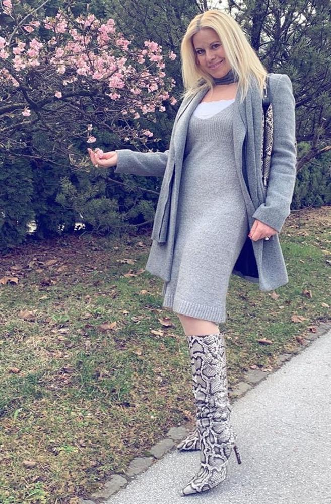 25P Milfs &amp; Gilfs wearing boots no.38