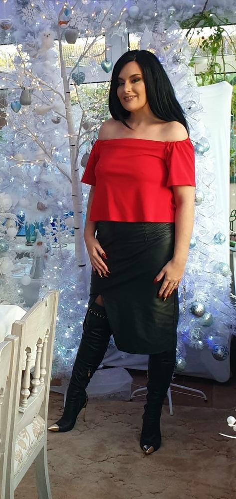 25P Milfs &amp; Gilfs wearing boots no.38