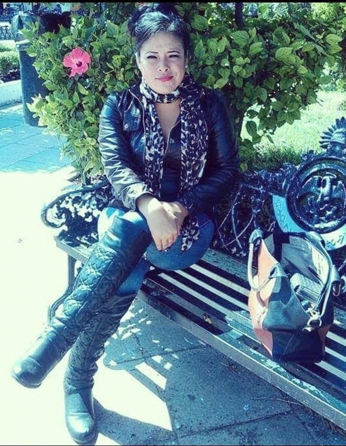 25P Milfs &amp; Gilfs wearing boots no.32