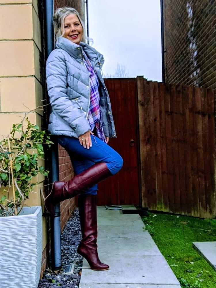 25P Milfs &amp; Gilfs wearing boots no.32