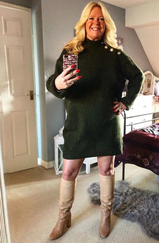 25P Milfs &amp; Gilfs wearing boots no.32
