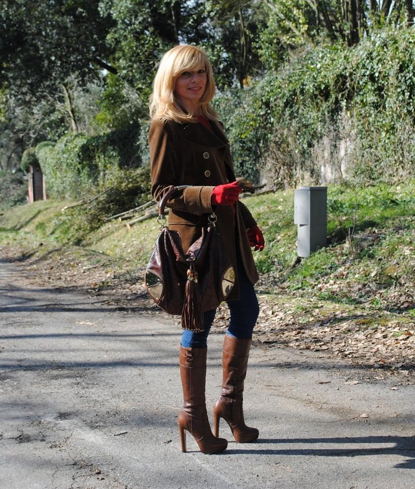 25P Milfs &amp; Gilfs wearing boots no.14