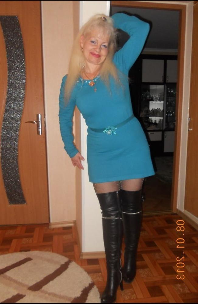 25P Milfs &amp; Gilfs wearing boots no.14
