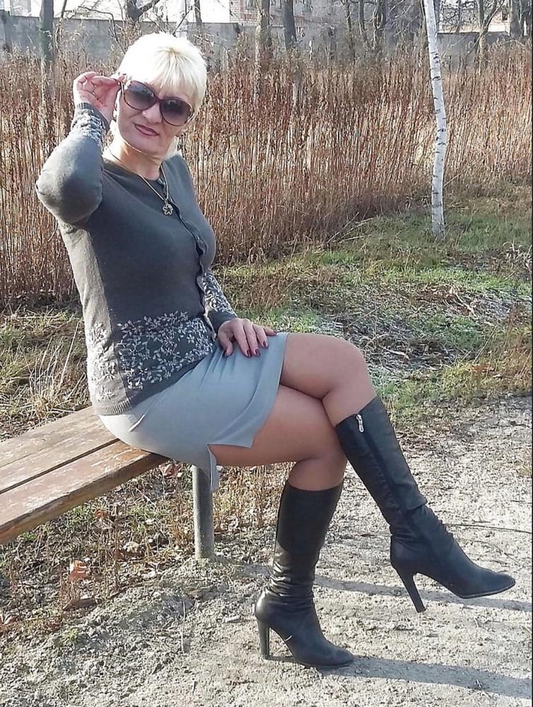 25P Milfs &amp; Gilfs wearing boots no.14