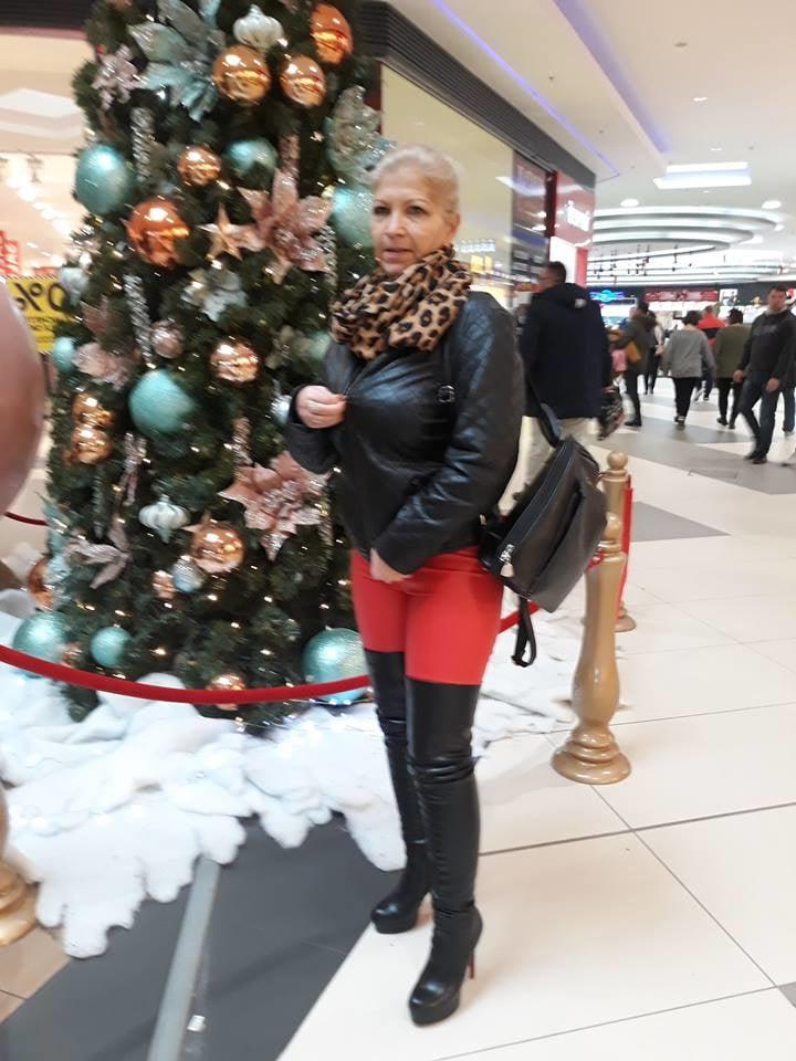 25P Milfs &amp; Gilfs wearing boots no.14