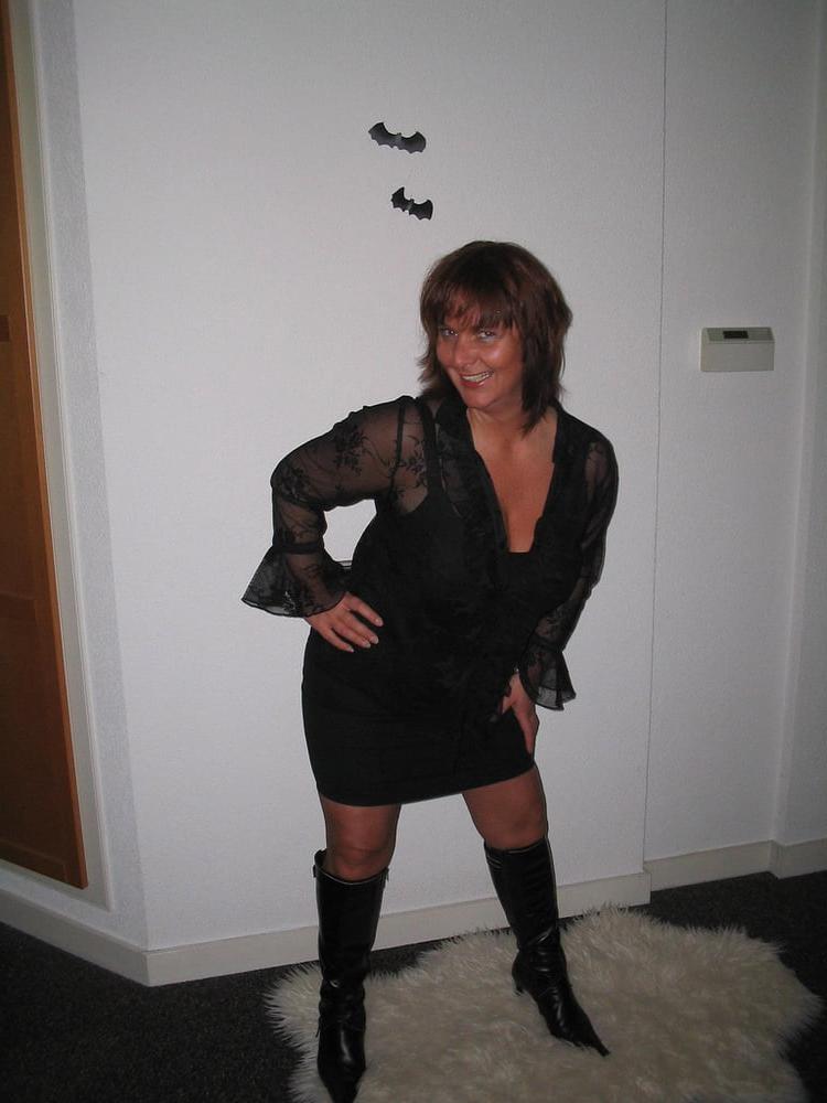 25P Milfs &amp; Gilfs wearing boots no.14