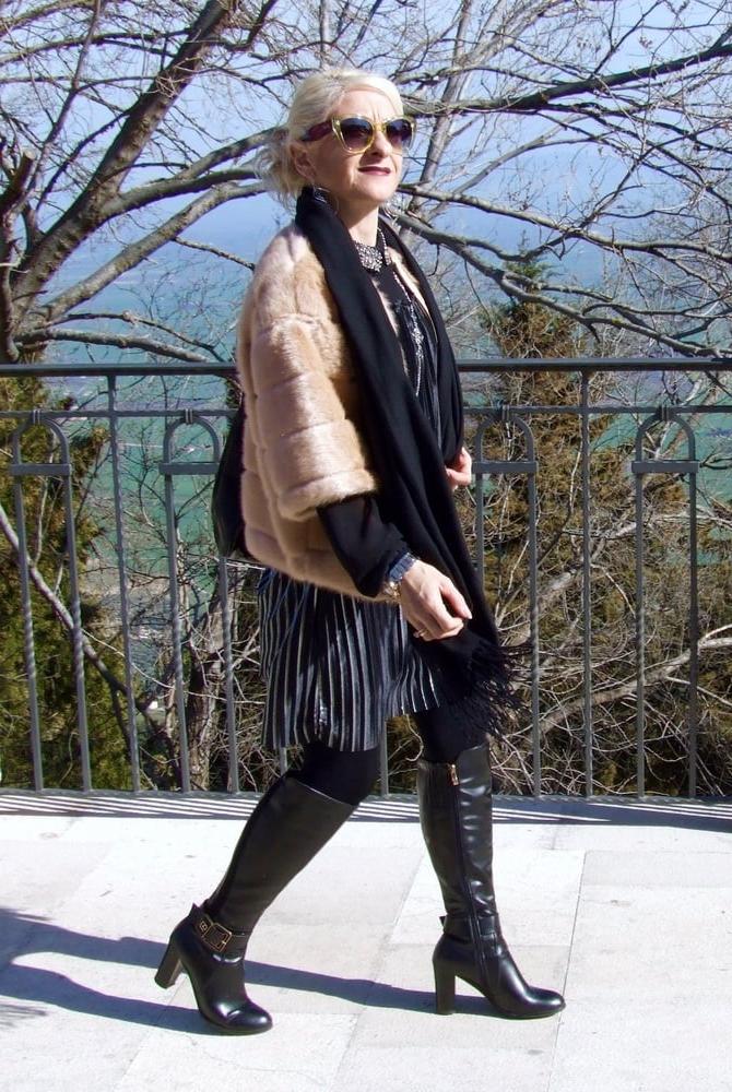 25P Milfs &amp; Gilfs wearing boots no.23