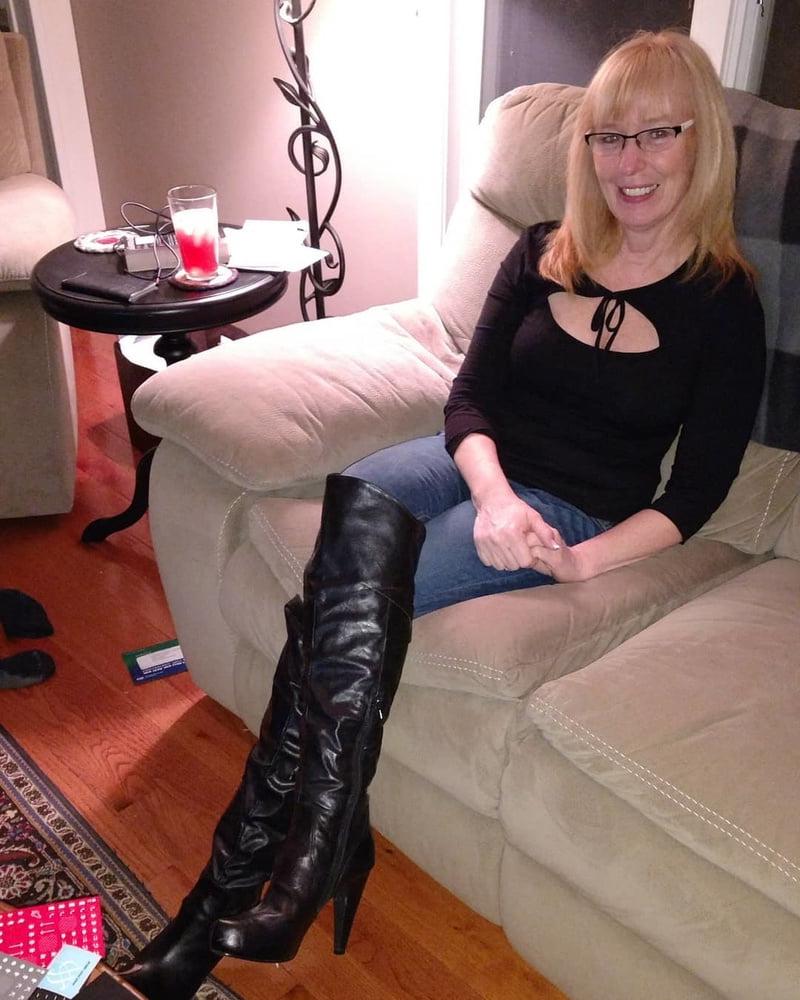 25P Milfs &amp; Gilfs wearing boots no.23