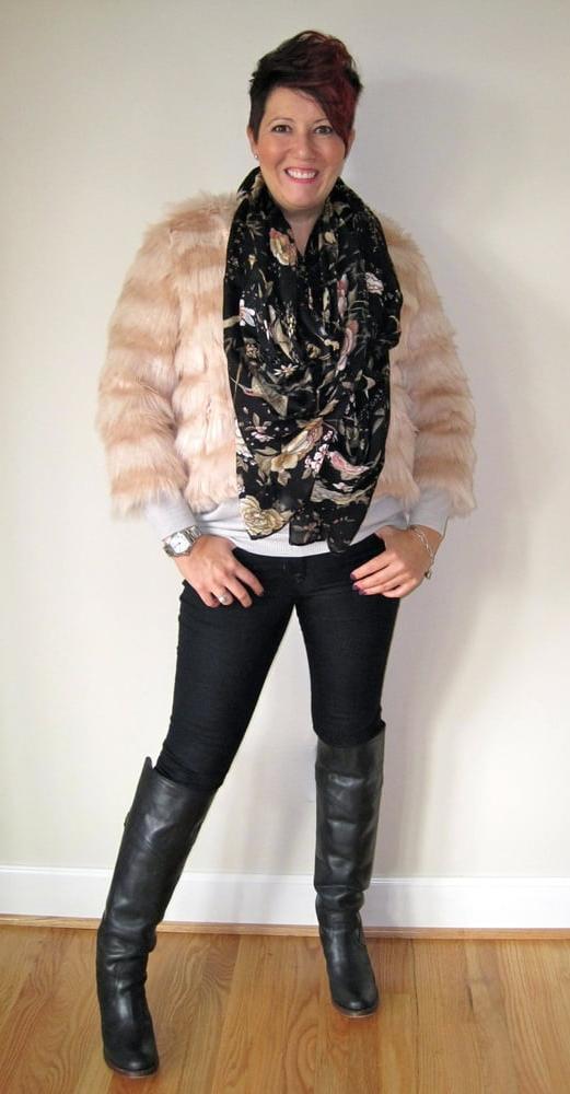 25P Milfs &amp; Gilfs wearing boots no.23