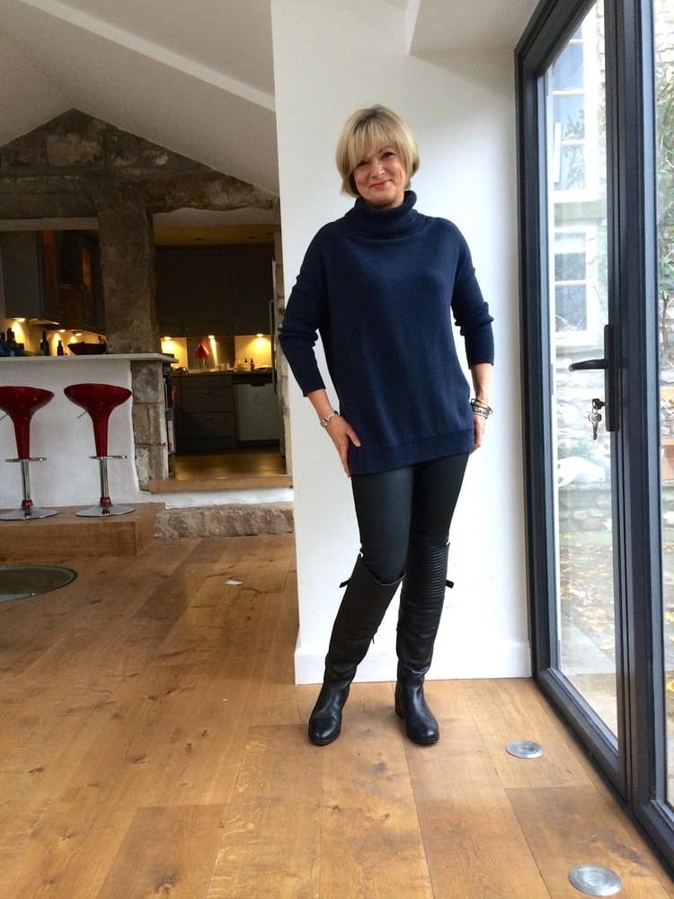 25P Milfs &amp; Gilfs wearing boots no.23