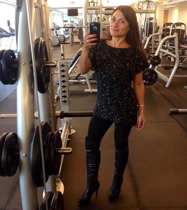 25P Milfs &amp; Gilfs wearing boots no.23