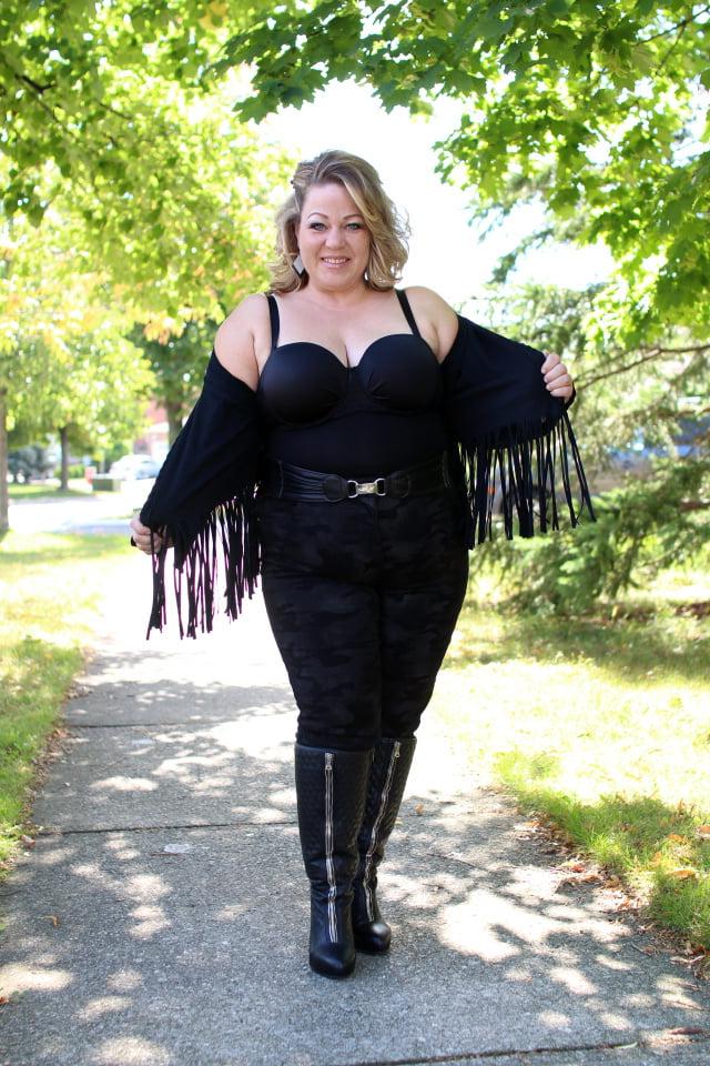25P Milfs &amp; Gilfs wearing boots no.29