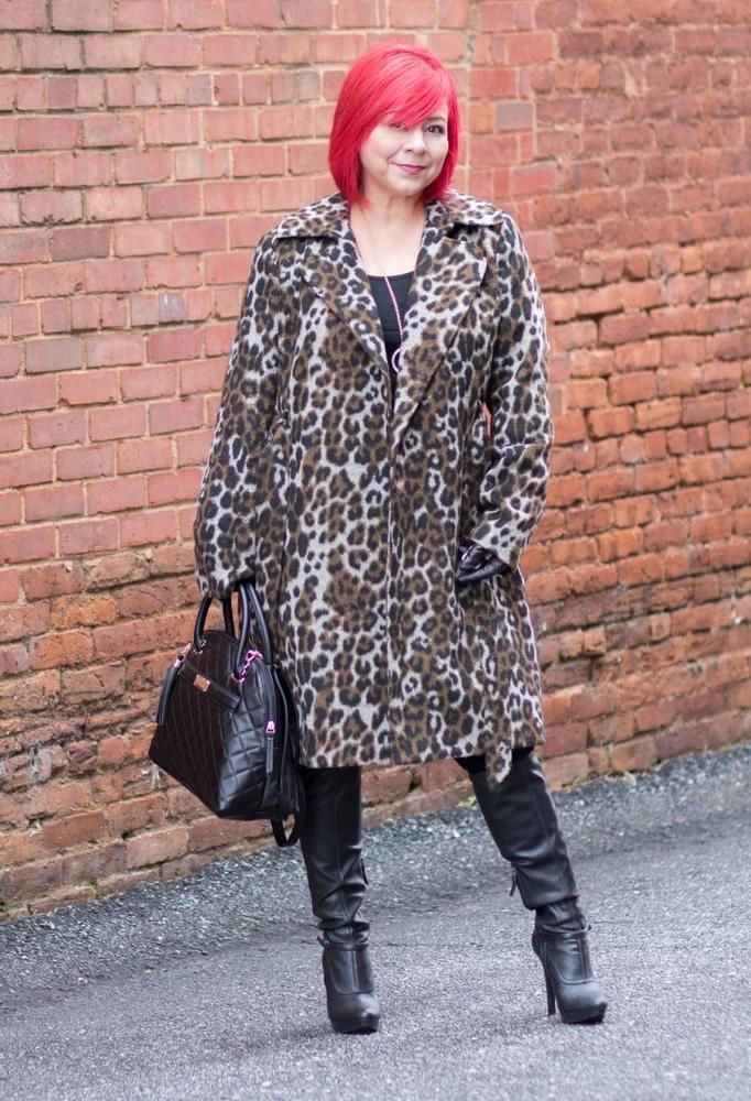 25P Milfs &amp; Gilfs wearing boots no.29