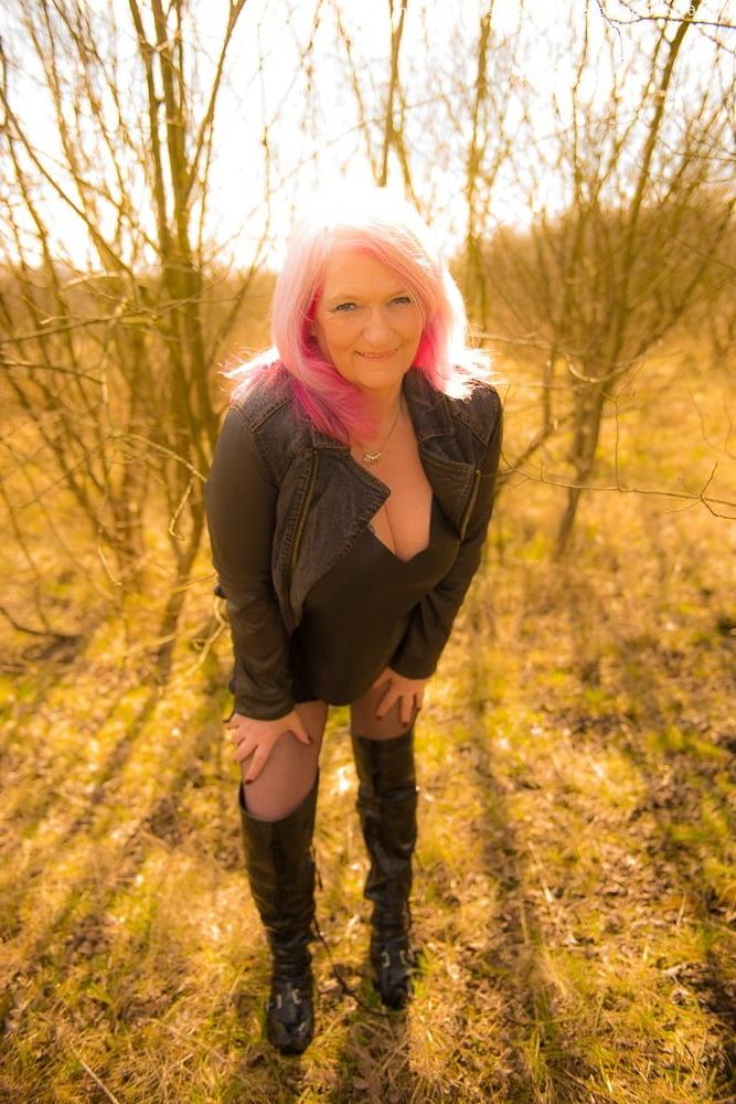 25P Milfs &amp; Gilfs wearing boots no.8