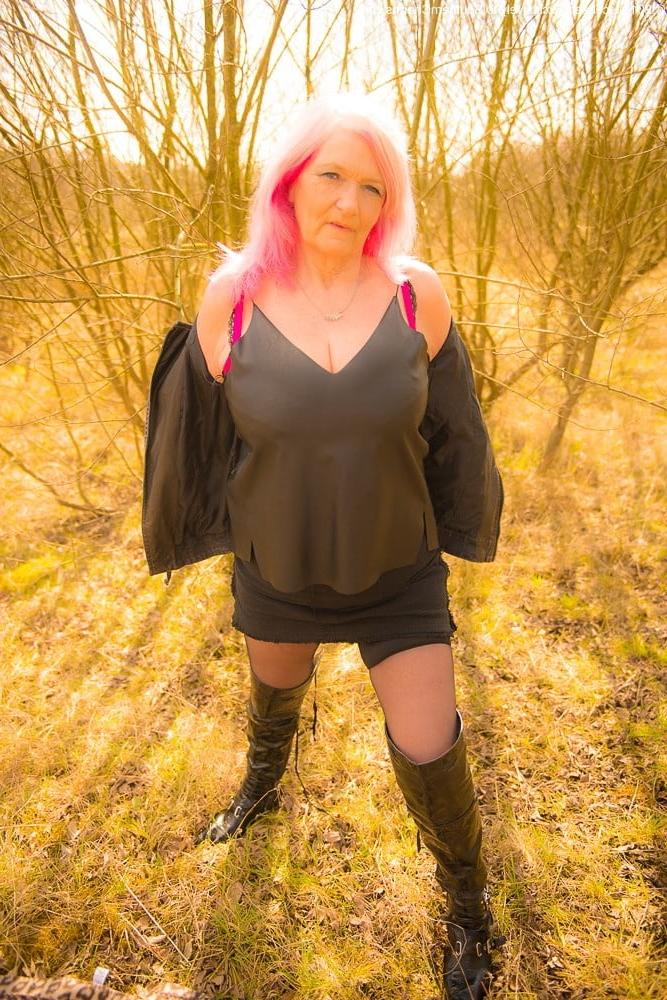 25P Milfs &amp; Gilfs wearing boots no.8