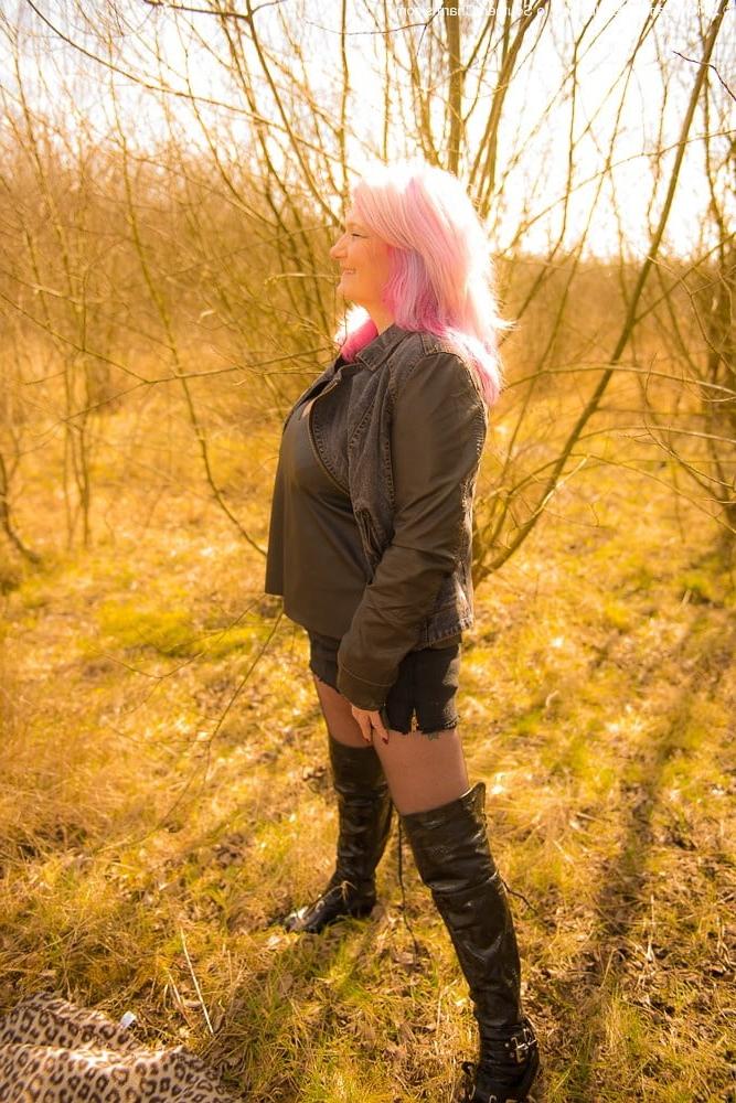 25P Milfs &amp; Gilfs wearing boots no.8