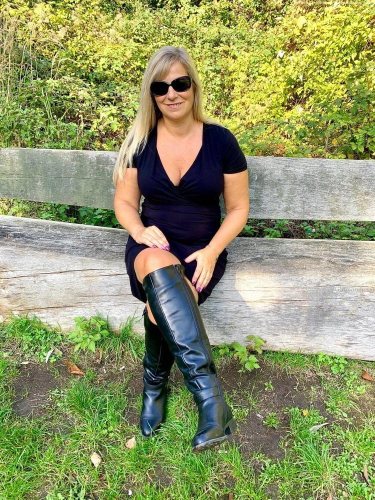 25P Milfs &amp; Gilfs wearing boots no.7