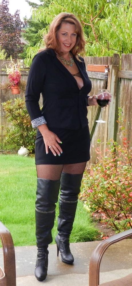 25P Milfs &amp; Gilfs wearing boots no.7