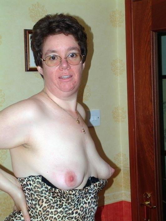 25P Older and hot 003 (Small tits)