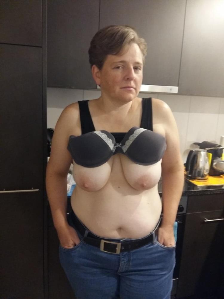 25P Older and hot 003 (Small tits)