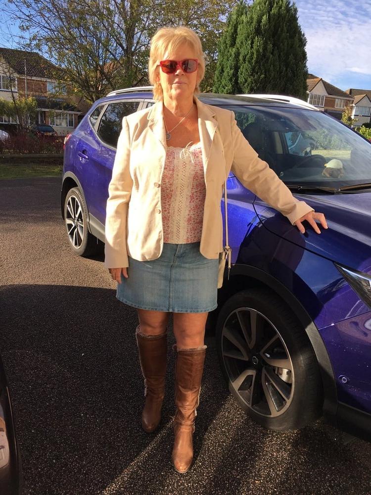 15P Milfs &amp; Gilfs wearing boots no.7