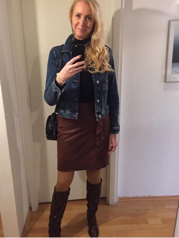 25P Insta Milfs &amp; Gilfs Wearing Boots 6