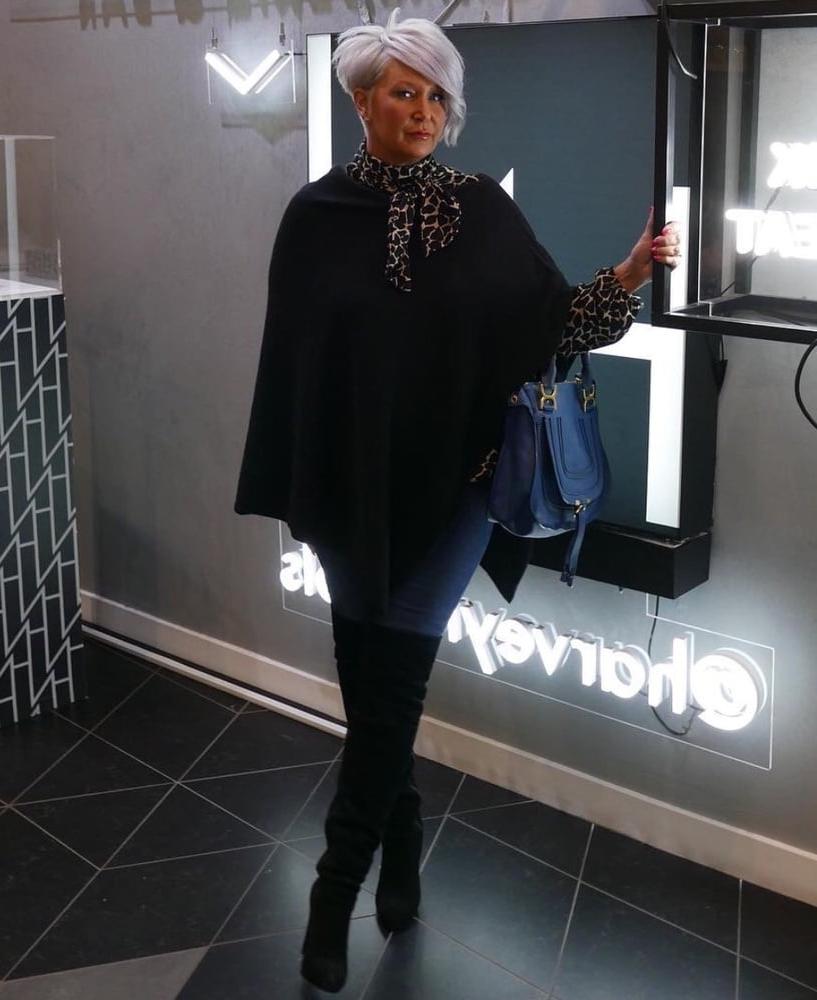 25P Insta Milfs &amp; Gilfs Wearing Boots 6