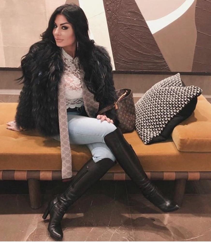 25P Insta Milfs &amp; Gilfs Wearing Boots 6