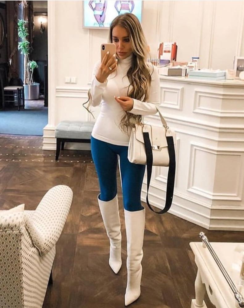 25P Insta Milfs &amp; Gilfs Wearing Boots 6