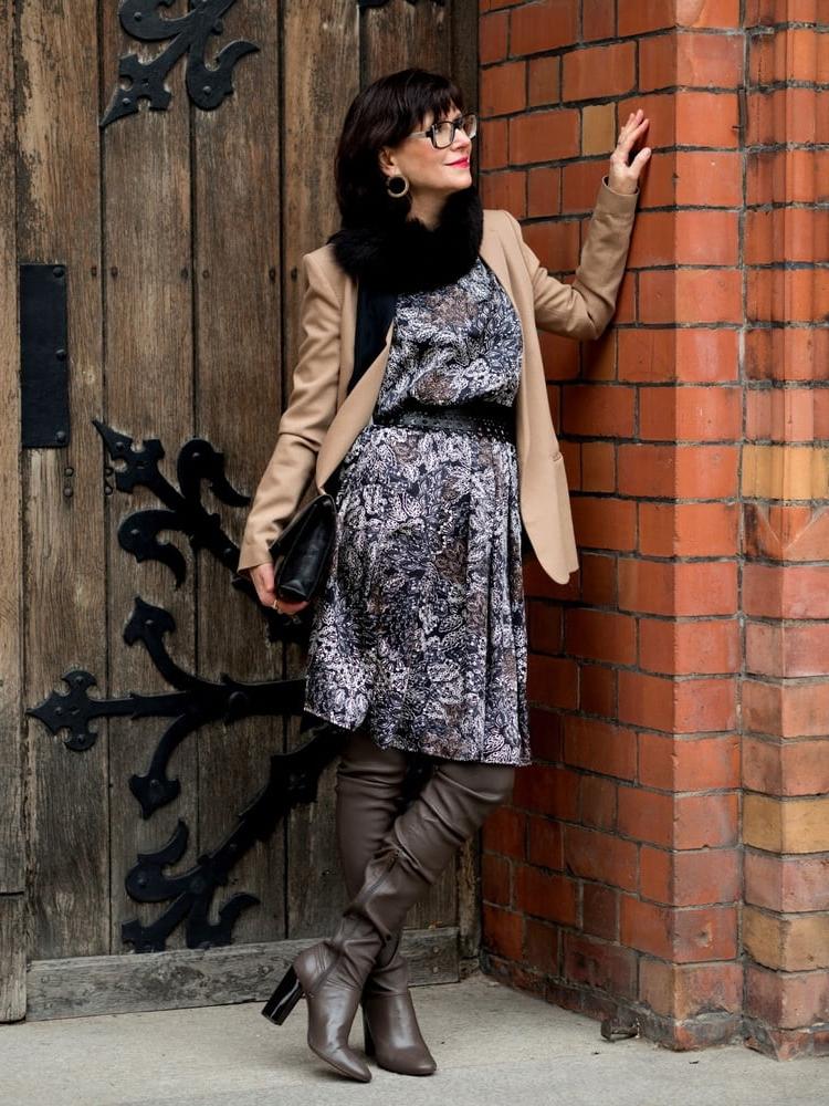 25P Insta Milfs &amp; Gilfs Wearing Boots 8