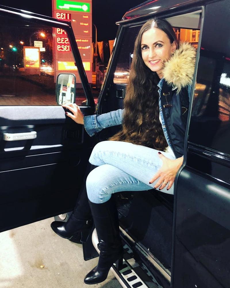 25P Insta Milfs &amp; Gilfs Wearing Boots 8