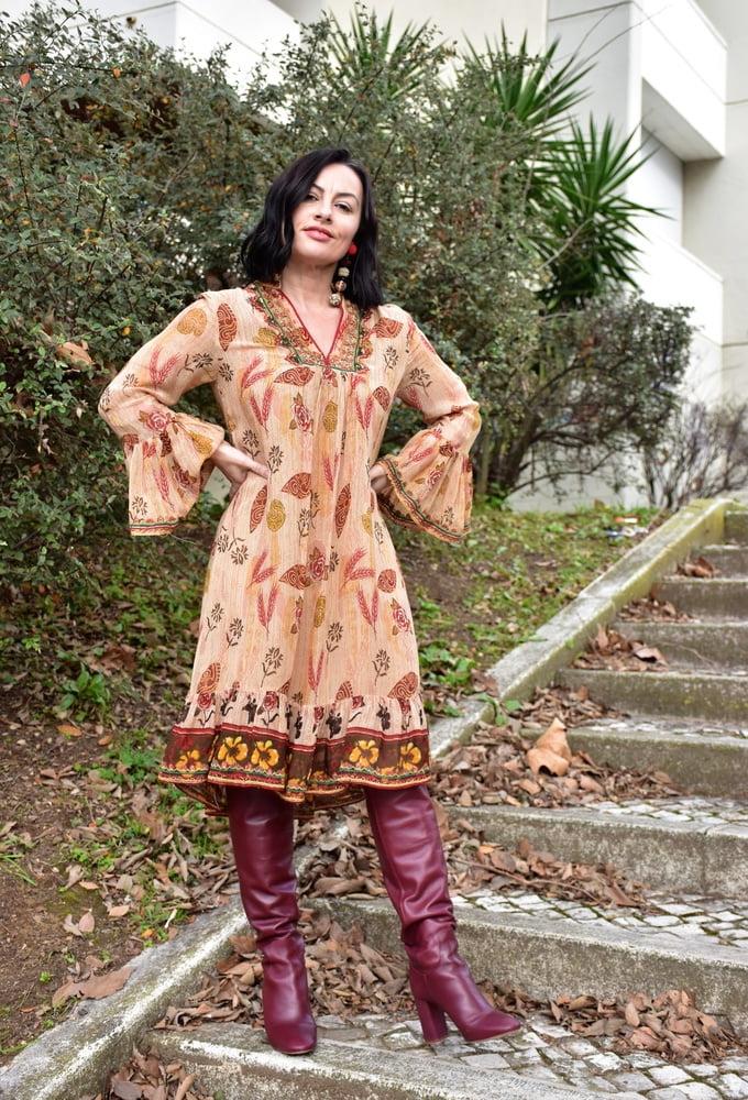 25P Insta Milfs &amp; Gilfs Wearing Boots 8